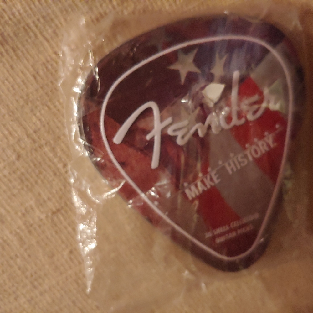 Fender picks tin
